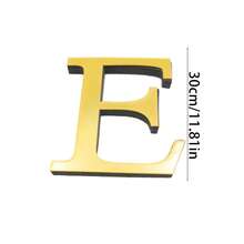 金色字母 A-Z 墙贴 - 单个字母高度 10cm/15cm/20cm，亚克力镜面材质，带 1cm 厚泡沫背衬。双层设计带来更佳的 3D 立体效果；单层设计外观更简洁。自带背胶，可粘贴于墙面或玻璃上。