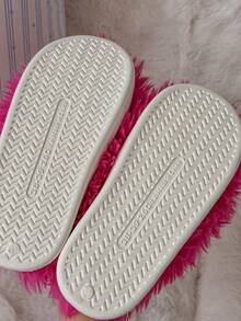 Damskie kapcie w kolorze fuksji z pluszową podeszwą i zabawnym motywem potwora, idealne na imprezę halloweenową i do noszenia w domu, jesień/zima