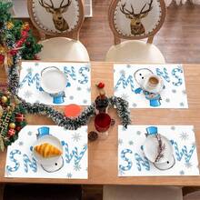 1/4/6 pièces Dessous de plat décoratifs avec bonhomme de neige portant un chapeau Top de forme bleu, décoré de feuilles de houx et de baies rouges, enveloppé dans une écharpe rayée bleu et blanc, avec des gants bleus imprimés