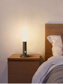 1 Stück imitierter Holzmaserung Sensor-Nachtlicht für den menschlichen Körper, LED wiederaufladbare Wandleuchte für den Flur, Bewegungssensor-Licht, USB-betrieben, geeignet für Badezimmer, Toilette und Flure