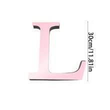 玫瑰金字母墙贴 A-Z - 单个字母高度 10cm/15cm/20cm，亚克力镜面，带 1cm 厚泡沫背衬。双层设计呈现 3D 立体效果；单层设计更显简约。自带背胶，可粘贴于墙面或玻璃上。撕下保护膜即可展现镜面效果。