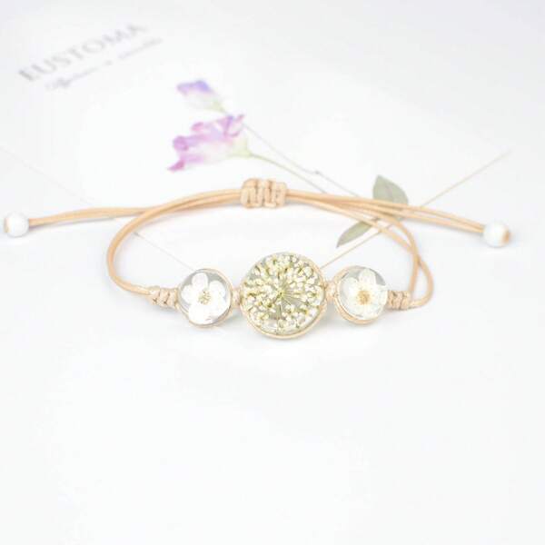 1 pieza Brazalete versátil y minimalista de moda, joyería hecha a mano para mujeres, con decoración de flor seca y cuentas de vidrio, accesorio creativo, dulce, elegante y delicado para uso diario, un regalo encantador