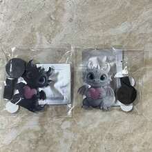 How to Train Your Dragon 2D Plano, Ambientador de Rejilla de Aire Acondicionado de Coche en Negro y Blanco con Diseño de Toothless, Clip para Rejilla de Coche, Decoración de Rejilla Acrílica, Decoración Interior de Coche, Fragancia Aleatoria, Ambientador de Coche, Accesorios Hermosos para el Interior del Coche