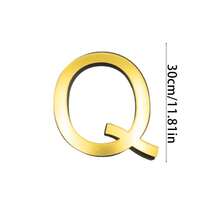 金色字母 A-Z 墙贴 - 单个字母高度 10cm/15cm/20cm，亚克力镜面材质，带 1cm 厚泡沫背衬。双层设计带来更佳的 3D 立体效果；单层设计外观更简洁。自带背胶，可粘贴于墙面或玻璃上。