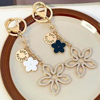 1pc Camellia Flower Rhinestone Decor Lucky Car Key Chain, Couple Bag Accessory Keyring Car Accessories For Woman