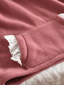 Conjunto de ropa de invierno para niñas jóvenes, suéter de terciopelo de unicolor con bolsillo y pantalón de dos piezas, estilo casual con detalles de encaje y parches