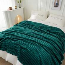 1件装保暖法兰绒条纹绒毯，空调毯，休闲办公午睡毯，沙发毯，万圣节仿毛皮毯，披肩毯，适合圣诞节、感恩节等场合 - 墨綠色 - 查看 3
