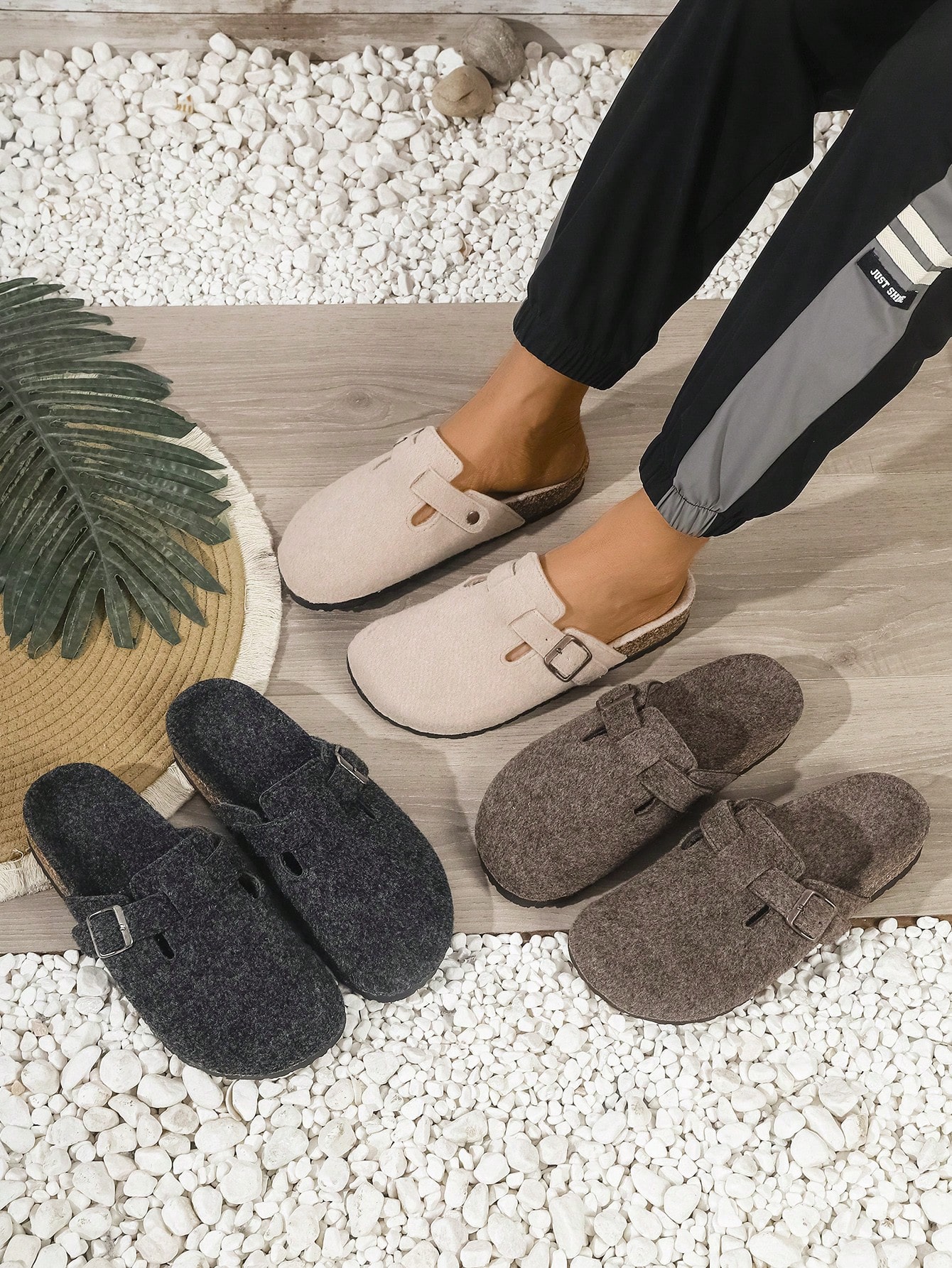 نعال مريحة بنسيج فرو أحادية اللون ذات ملمس فلين، م...