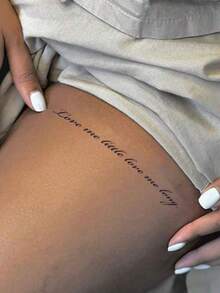 Un tatuaje temporal de palabras de arte de moda europeas y americanas, frases de moda para hombres y mujeres, desechable a prueba de agua y sudor, tatuaje falso autoadhesivo e impermeable