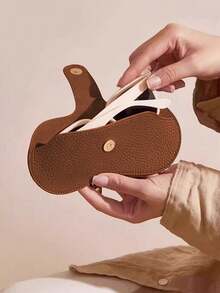 1 pachet elegant, husă organizatoare pentru ochelari de soare, suport pliabil pentru ochelari de vedere pentru depozitare ușoară în călătorii, perfect pentru bărbați și femei, ideal pentru aventuri de vară, activități în aer liber și utilizare zilnică, păstrează-ți ochelarii de soare fără zgârieturi, design ușor și portabil, cadou perfect atât pentru pasionații de modă, cât și pentru călători, îmbunătățește-ți colecția de accesorii cu această soluție de depozitare indispensabilă.