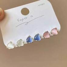 Pendientes de botón de piedras preciosas triangulares hipoalergénicos de plata de ley 925, pendientes triangulares coloridos y lindos para niñas, pendientes elegantes para mujeres adecuados para uso diario y fiestas