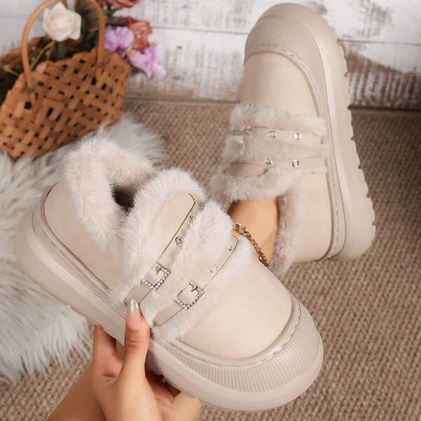 YUNTITAOYU Women's Fashionable Fluffy Slippers With Rhinestone, Metal Eyelet Decor, Non-Slip Indoor Home Mule Slippers With Heel Strap, Warm Winter Outdoor Shoes