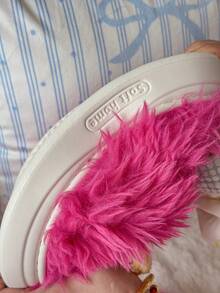 Damskie kapcie w kolorze fuksji z pluszową podeszwą i zabawnym motywem potwora, idealne na imprezę halloweenową i do noszenia w domu, jesień/zima