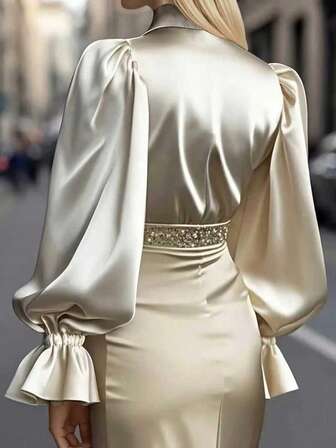 Elegant och avslappnad blus i satin för kvinnor, hudvänligt mjukt och silkeslent satintyg, topp med krage och puffärm - 100 % polyester, maskintvättbar och kemtvättbar, enfärgad, lämplig för kontor och vardagsbruk, enfärgad volang/knapp framtill