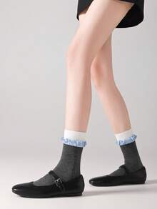 1 par de calcetines de media caña con volantes sin hueso, estilo ballet para mujer, diseño a bloques de color negro y blanco, moda coreana