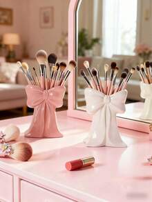 1 Stück süßer, schleifenförmiger Stifthalter - Organizer für Schreibtisch-Make-up-Pinsel und Büromaterial. Elegante Make-up-Pinsel-Aufbewahrungsbox, geeignet für Mädchen, Studenten und kreative Dekoration. Auch geeignet für Feiertage, Strand, Badezimmer, Schlafzimmer und mehr. Große Kapazität (ohne Strom erforderlich).