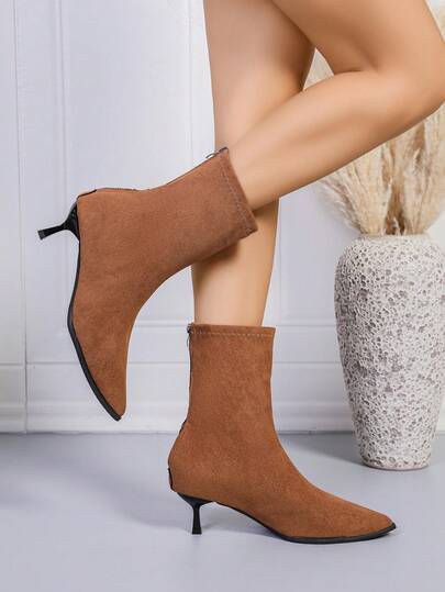 经典女士短靴，尖头，后拉链，优雅绒面高跟靴，适合派对和聚会，复古棕米色百搭女士短靴，绒面材质，秋冬