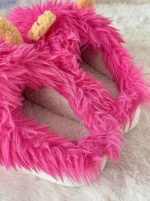 Damskie kapcie w kolorze fuksji z pluszową podeszwą i zabawnym motywem potwora, idealne na imprezę halloweenową i do noszenia w domu, jesień/zima