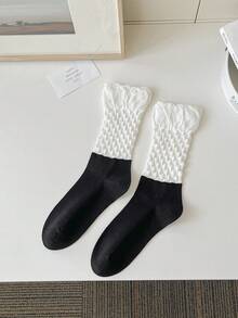 1 par de calcetines de burbuja sin hueso para mujer, calcetines de media caña con estampado en relieve blanco y negro estilo princesa, ajuste holgado para otoño/invierno