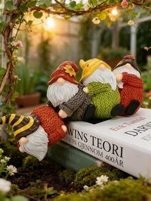 Set de ornamente de grădină din rășină, 1 pitic drăguț. Acești pitici colorați se adaugă în grădini, terase sau peluze. Perfect pentru a crea o atmosferă de basm în spațiile exterioare, ideal pentru iubitorii de decorațiuni de grădină.