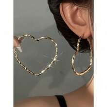 1 Pair Fashionable Heart-Shaped Hoop Earrings, Chic Twisting Earrings With High-End Feel, Suitable For Women's Casual Daily Wear - 金色 - 查看 4