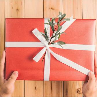 4 件人造圣诞磨砂槲寄生枝，假槲寄生树枝配白色浆果绿叶槲寄生花茎，用于圣诞树 DIY 花环工艺品节日派对花瓶家居装饰