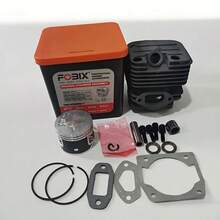 Un conjunto de cajas de plástico empaquetadas individualmente, cilindro de motor de metal negro, piezas de desgaste de herramientas de jardín, repuestos, cortadora de césped, motosierra, sierra eléctrica, sierra de mano, cilindro de máquina 58CC/52CC, cilindro universal duradero.