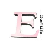 玫瑰金字母墙贴 A-Z - 单个字母高度 10cm/15cm/20cm，亚克力镜面，带 1cm 厚泡沫背衬。双层设计呈现 3D 立体效果；单层设计更显简约。自带背胶，可粘贴于墙面或玻璃上。撕下保护膜即可展现镜面效果。