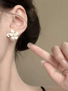 1 par de pendientes de moda para mujer con diseño floral estilo francés vintage e incrustaciones de perlas falsas