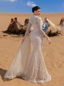 Faeriesty 奢华亮片串珠美人鱼晚礼服，高领长袖设计——精致的鱼鳞状串珠纹理，薄纱侧拖尾，优雅迷人的设计，适合晚宴、婚礼招待会和高端聚会。 - 香檳色 - 查看 3