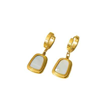 زوج من أقراط معلقة من الزركونيا باللون الأخضر النعناعي، مناسبة للارتداء اليومي