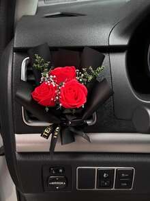 1 件装汽车出风口香薰三重玫瑰花束