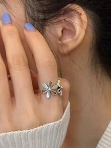 1pc Creative Personalized Hollow Out Petals Design Women Ring, Suitable For Daily & Party & Festival, Great Gift - 銀色 - 查看 2