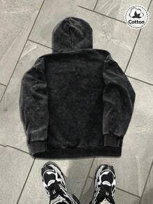 Moletom masculino com capuz, estilo streetwear, modelagem slim levemente elástica, lavagem vintage, forro térmico, em algodão misto, preto, manga longa, ideal para o dia a dia, volta às aulas e outono/inverno. - Preto - Ver 3