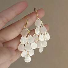 A Pair Of Fashionable Spring And Summer Imitation Shell Glossy Tassel Women's Earrings, Suitable For Daily Wear, Holidays, Parties, Weddings, Engagements, Banquets, Beach Vacations, Gifts For Friends, Mother's Day Gifts - 白色 - 查看 3