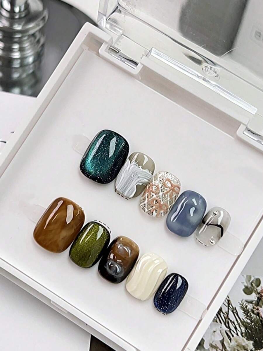 10片暖棕色渐变米色手绘条纹粉色蝴蝶结水钻猫眼按压式短款假指甲，适合秋冬季日常佩戴，颜色可爱亮丽，可卸除，适合女性和女孩，带收纳盒