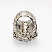 The  Latest 2025 Super✨Bowl Championship Ring In The Super✨Bowl Series Is Specifically Designed For The Sport Of Football And Is Exclusive To The 1 Eagles Team. It Features An Open Design That Resembles An Eagle's Wings. The Ring Comes With A Brown Wooden Display Case, Making It An Ideal Gift For Men. - 銀色 - 查看 5