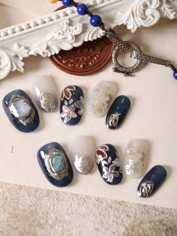 10 Peças Unhas Postiças Azul Profundo Branco Halogênio Flor Prateada Tridimensional para Uso Diário no Escritório, Kit de Unhas Artificiais Inclui 1 Folha de Adesivos e 1 Lixa Pequena