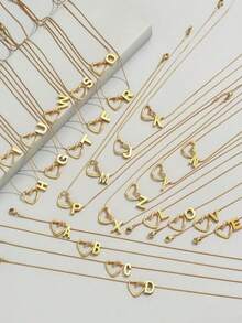 This Is A Fashionable And Elegant 18k Gold-Plated Minimalist Heart-Shaped 26-Letter Series Stainless Steel Necklace For Women. It Is Suitable For Daily Outfit Matching And As A Gift For Women.