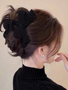 1pc Plush Knitted Bow Hair Clip For Girls - A Simple And Elegant Hair Accessory For Updos Winter Hair Clutch Elegant Claw Clips