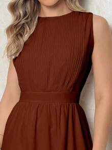 Elegant Women's Crepe Dress - Fitted Waist, Discreet Neckline And Loose Skirt - Ideal For Formal And Casual Occasions - 巧克力 - 查看 4