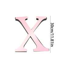 玫瑰金字母墙贴 A-Z - 单个字母高度 10cm/15cm/20cm，亚克力镜面，带 1cm 厚泡沫背衬。双层设计呈现 3D 立体效果；单层设计更显简约。自带背胶，可粘贴于墙面或玻璃上。撕下保护膜即可展现镜面效果。