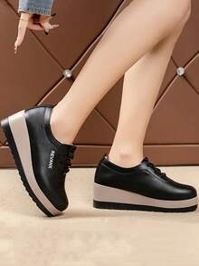 Women's Platform Slip-On Sneakers, Casual Sports Shoes With Thick Soles, Lightweight Non-Slip Durable Soles, Black And Beige Casual Shoes, Comfortable Shoes For All Seasons, Suitable For Long-Time Standing And Walking, Versatile Design For Mothers, Young Women, Students, Etc. - Black - View 4