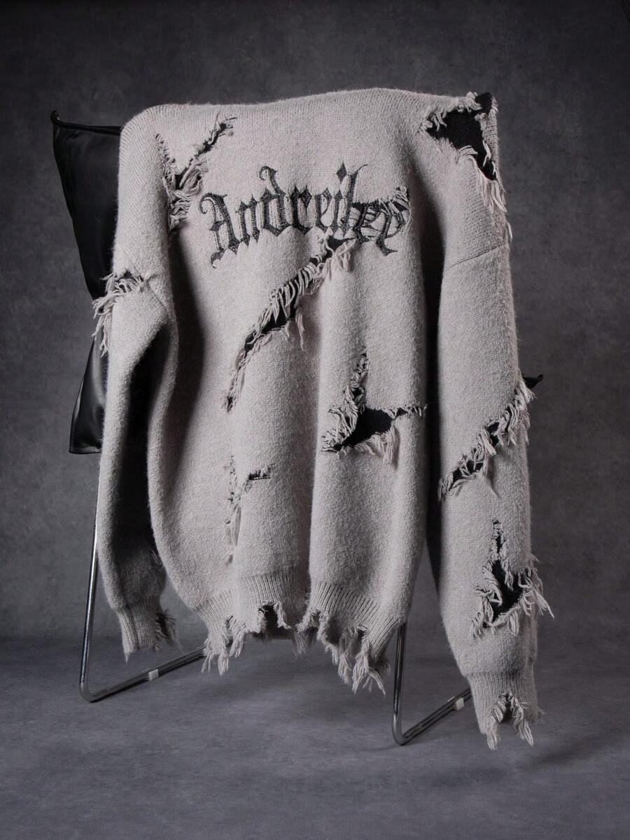 男士街头时尚字母刺绣做旧破洞百搭毛衣，适合秋冬季节，长袖上衣