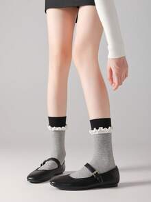 1 par de calcetines de media caña con volantes sin hueso, estilo ballet para mujer, diseño a bloques de color negro y blanco, moda coreana