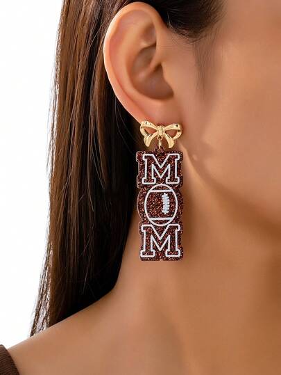 زوج من أقراط قلادة بتصميم الفراشة والكرة القدم عصري