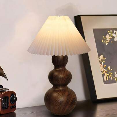 1 chiếc đèn LED kim loại vân gỗ, chao đèn vải xếp ly kiểu retro, ánh sáng dịu nhẹ, phong cách Bắc Âu, Ý, mộc mạc, phòng khách, phòng ngủ, hiện đại tối giản, đèn bàn đọc sách, cá nhân hóa sáng tạo tối giản, ánh sáng ấm áp trang trí đa năng, ánh sáng ấm áp dùng cho cắm trại, lãng mạn, thanh lịch, đèn ngủ cạnh giường, ánh sáng dịu nhẹ, thiết kế tối giản, đèn bàn có chao đèn USB, quà tặng năm mới, quà tặng ngày Valentine