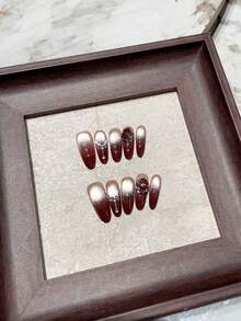 10片椭圆形酒红色法式美甲贴纸,饰有银色全息猫眼水钻和高品质星星点缀,适合鸡尾酒会、朋友聚会、约会等场合 - 可重复使用的手工指甲贴,配有迷你角质层推棒,美甲用品 - 紅色 - 查看 5