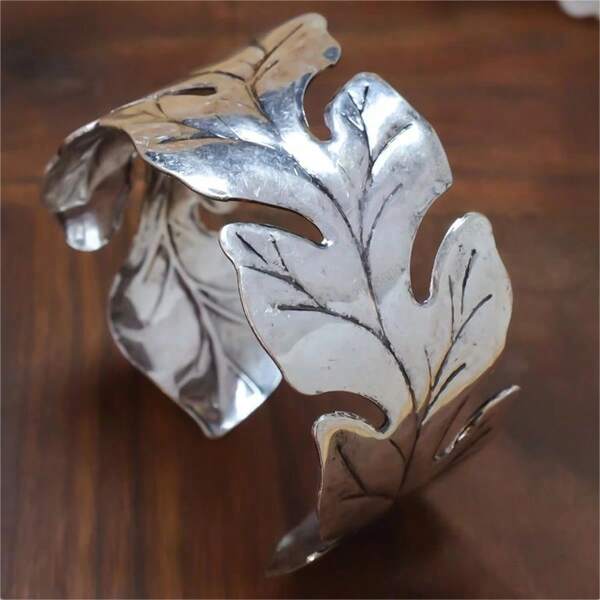 1pc Vintage Exaggerated Multi-Color Metal Leaf Cuff Bracelet, Suitable For Daily Wear, Banquet, Party