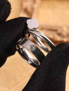 2 piezas Anillos de trébol de cuatro hojas chapados en oro de 18K de acero inoxidable, joyería de brazalete elegante para mujeres, adecuado para uso diario y como regalo - Juego de dos piezas de anillos para uñas - Ver 8